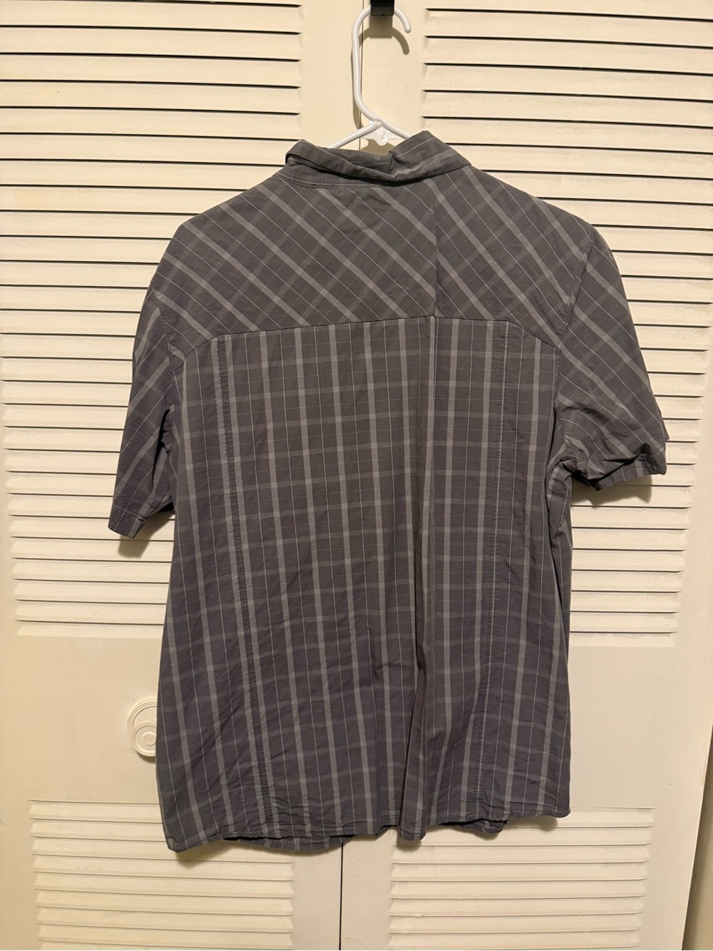 Trek Button up - Picture 3 of 3